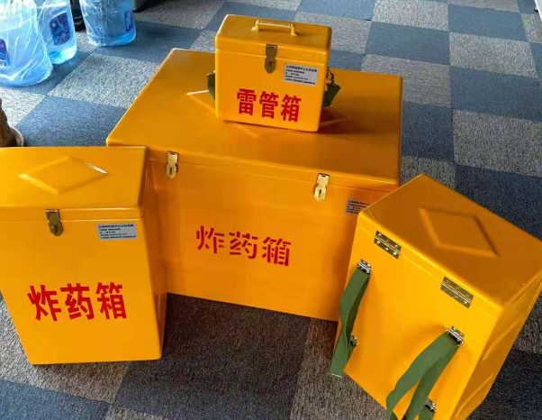 小板镇不同环境下如何选择炸药箱雷管箱