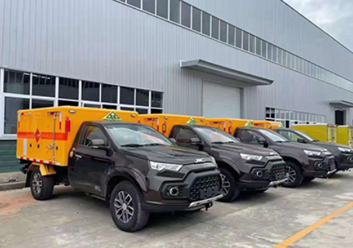 小板镇爆破器材运输车-保障安全与效率的关键