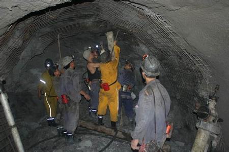 小板镇工程爆破中的危险因素分析以及应对工程爆破危险的措施