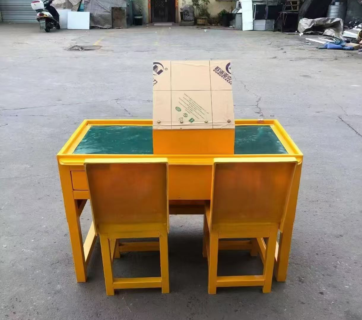 小板镇防静电导通桌井下煤矿火工品发放桌：危险品流转的安全守护者
